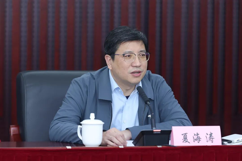 夏处长以30年如一日从事文稿写作为主线,与参加活动的青年干部分享了